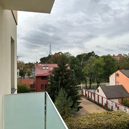 Becca'S Downtown Apartment With Private Parking Oradea Exterior photo